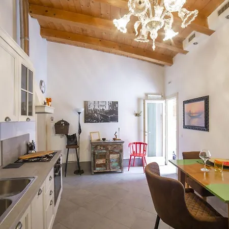 Ca' De La Gondola, Murano Apartament *