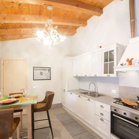 Ca' De La Gondola, Murano