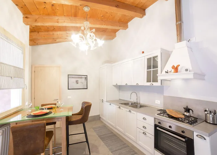 Ca' De La Gondola, Murano