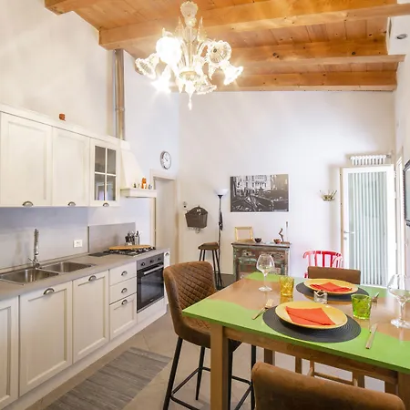 Ca' De La Gondola, Murano *