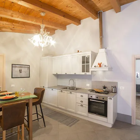 Ca' De La Gondola, Murano